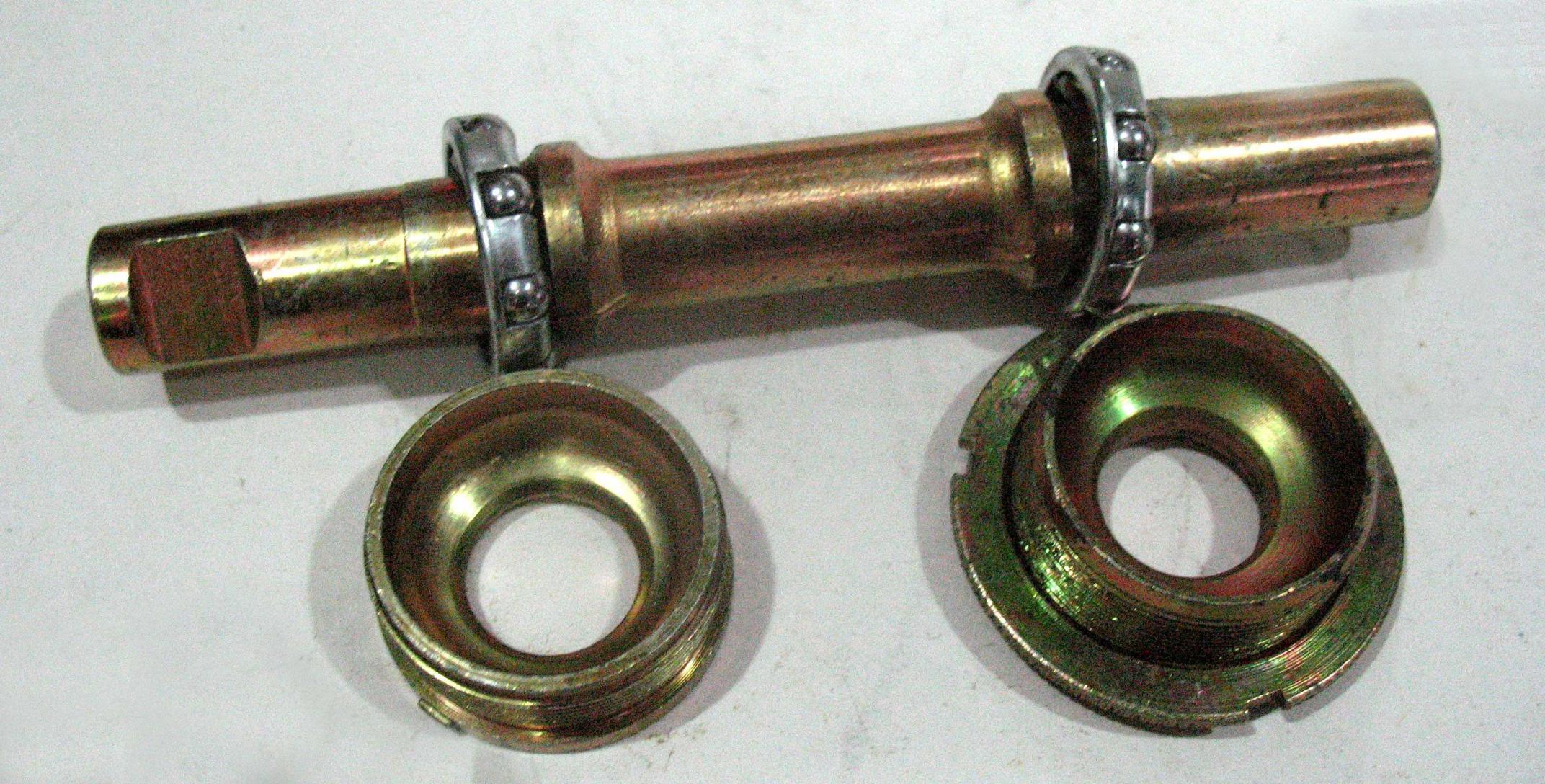 Каретка велосипедная разборная (клин) (L-141mm) (в сборе) FM