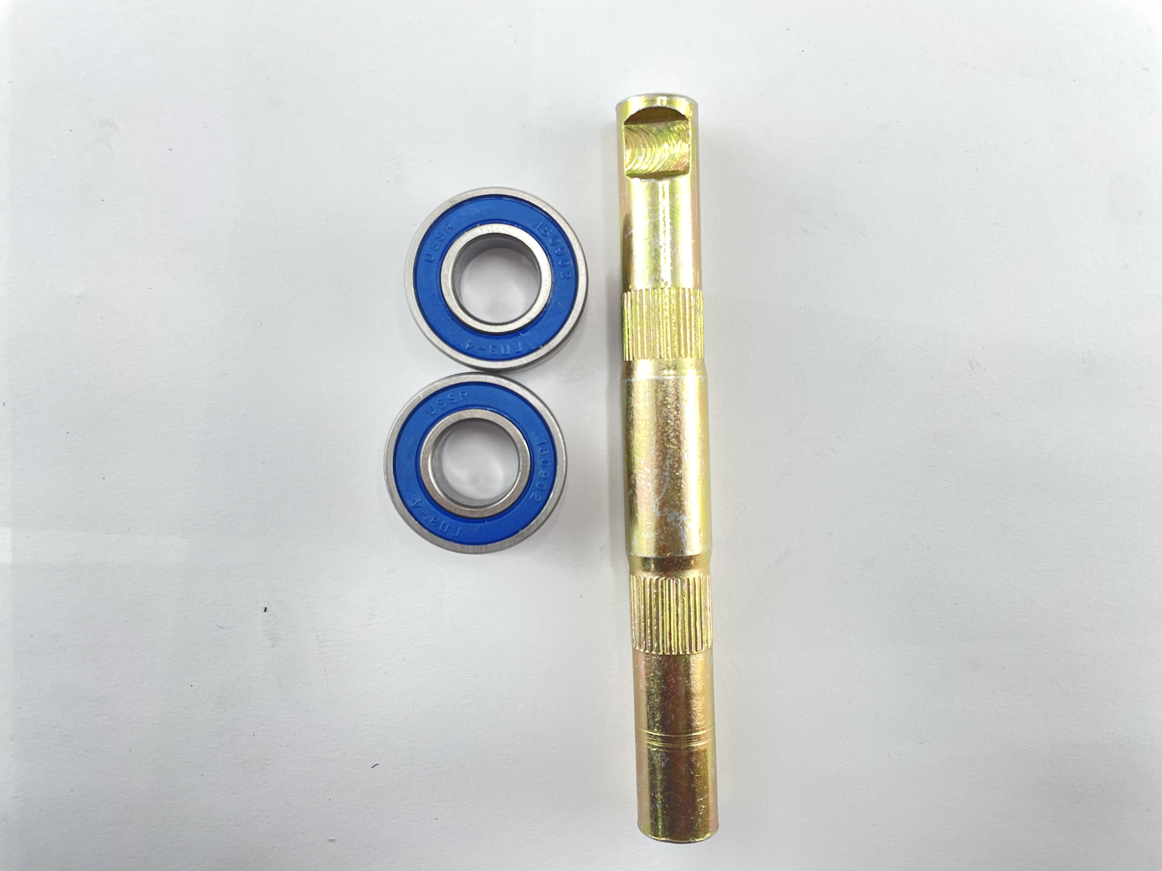 Ось каретки велосипедная (клин) (L-140mm) (+ 2 подшипника 6902-ZZ) DS