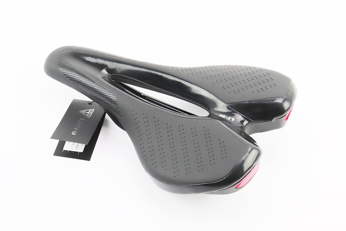 Седло велосипедное MTB 255x155мм с фонарем, зарядка от USB, чёрное LT-911 KS