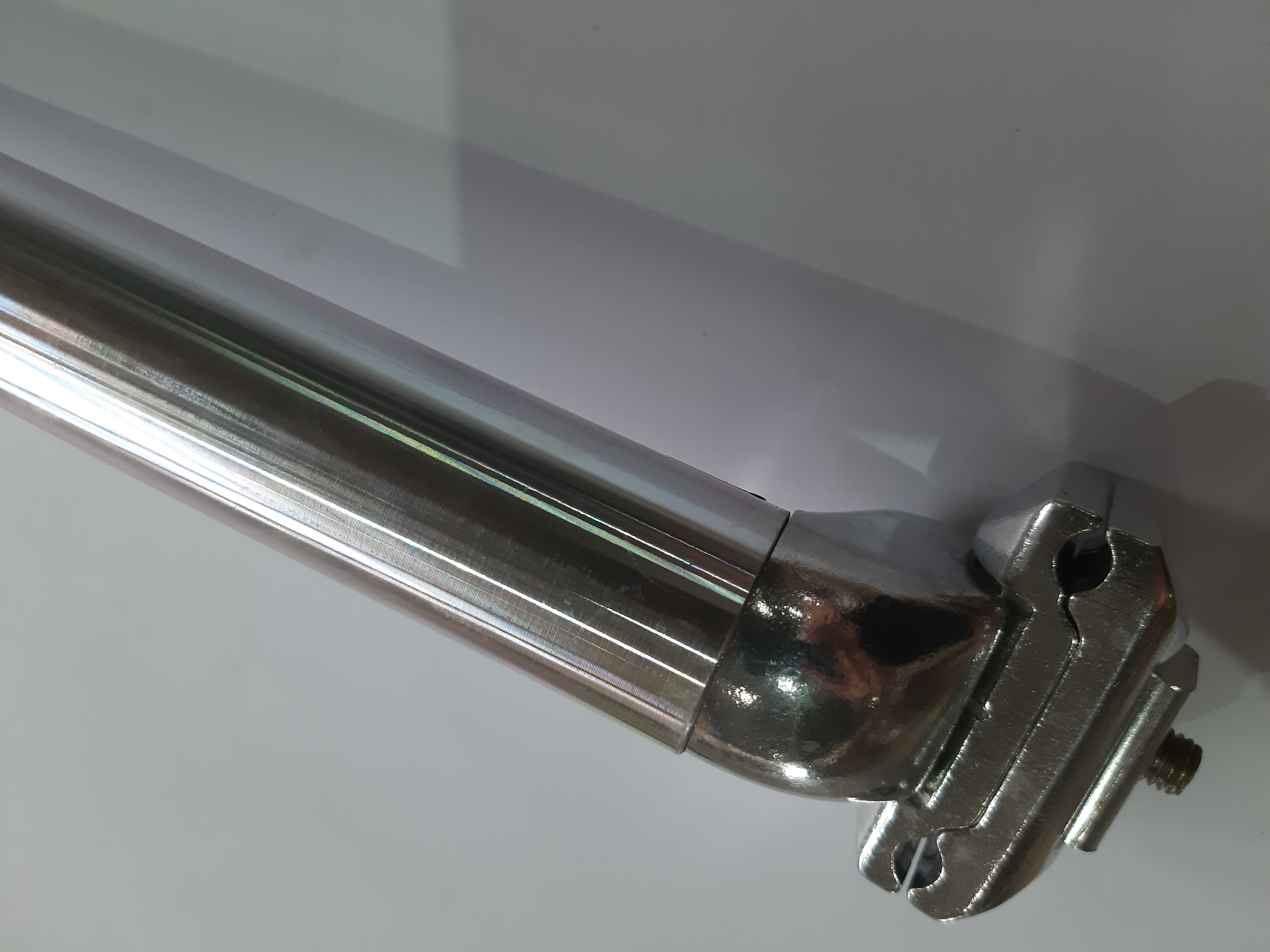 Подседельный штырь велосипеда (глагол) (L-270mm, D-30,0mm) (алюминий, белый) (+крепление хром) REKO