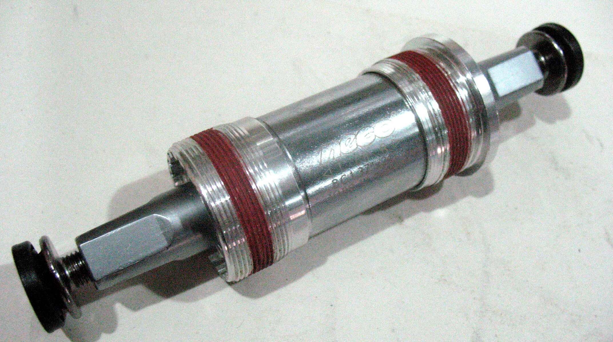 Каретка велосипедная неразборная (квадрат) (алюминий) (L-118mm) NECO BBC