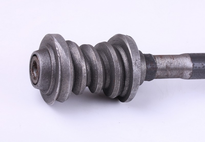 Вал рулевого механизма L-630mm (с подшипником) DongFeng 354/404 AMG