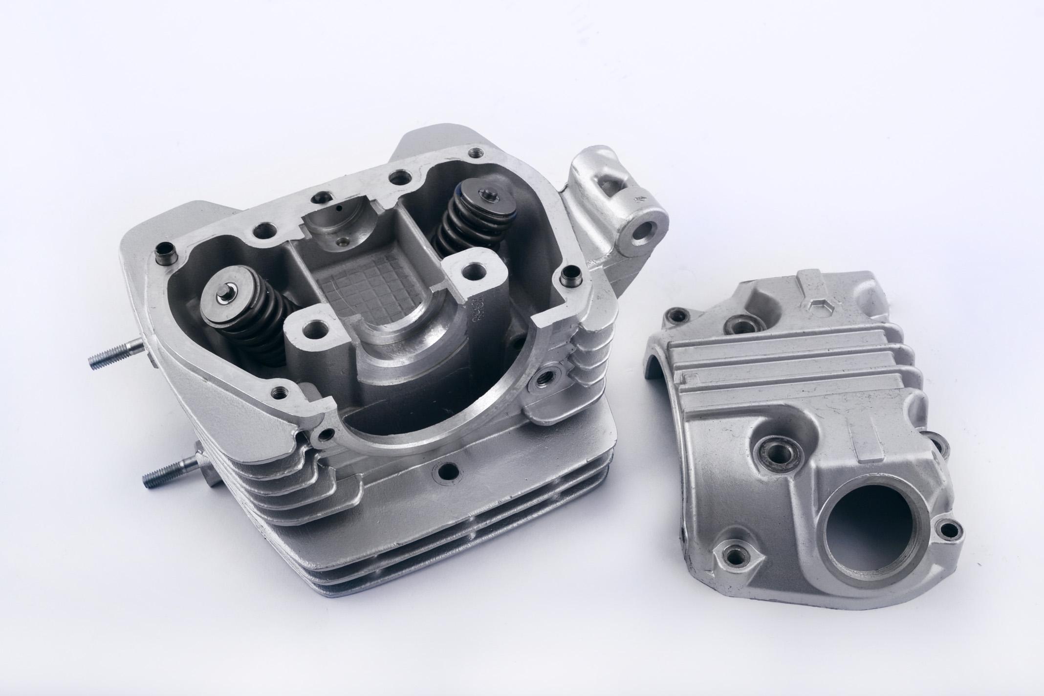 Головка цилиндра 4T CB150 (+ клапаны, крышка) JING