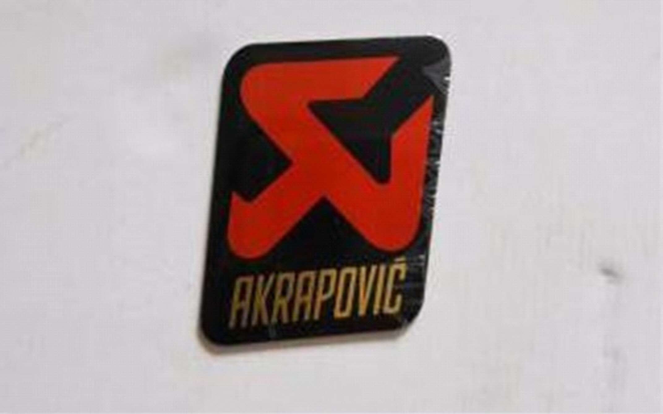 Наклейка на глушитель AKRAPOVIC (7,2*8,5) (mod:2) 118