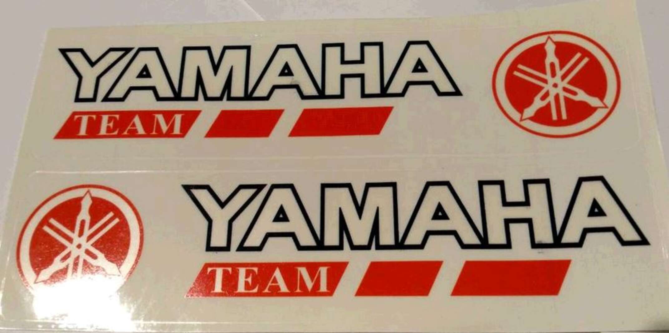 Наклейка декор YAMAHA (15x4см, 2шт. черно- красная)