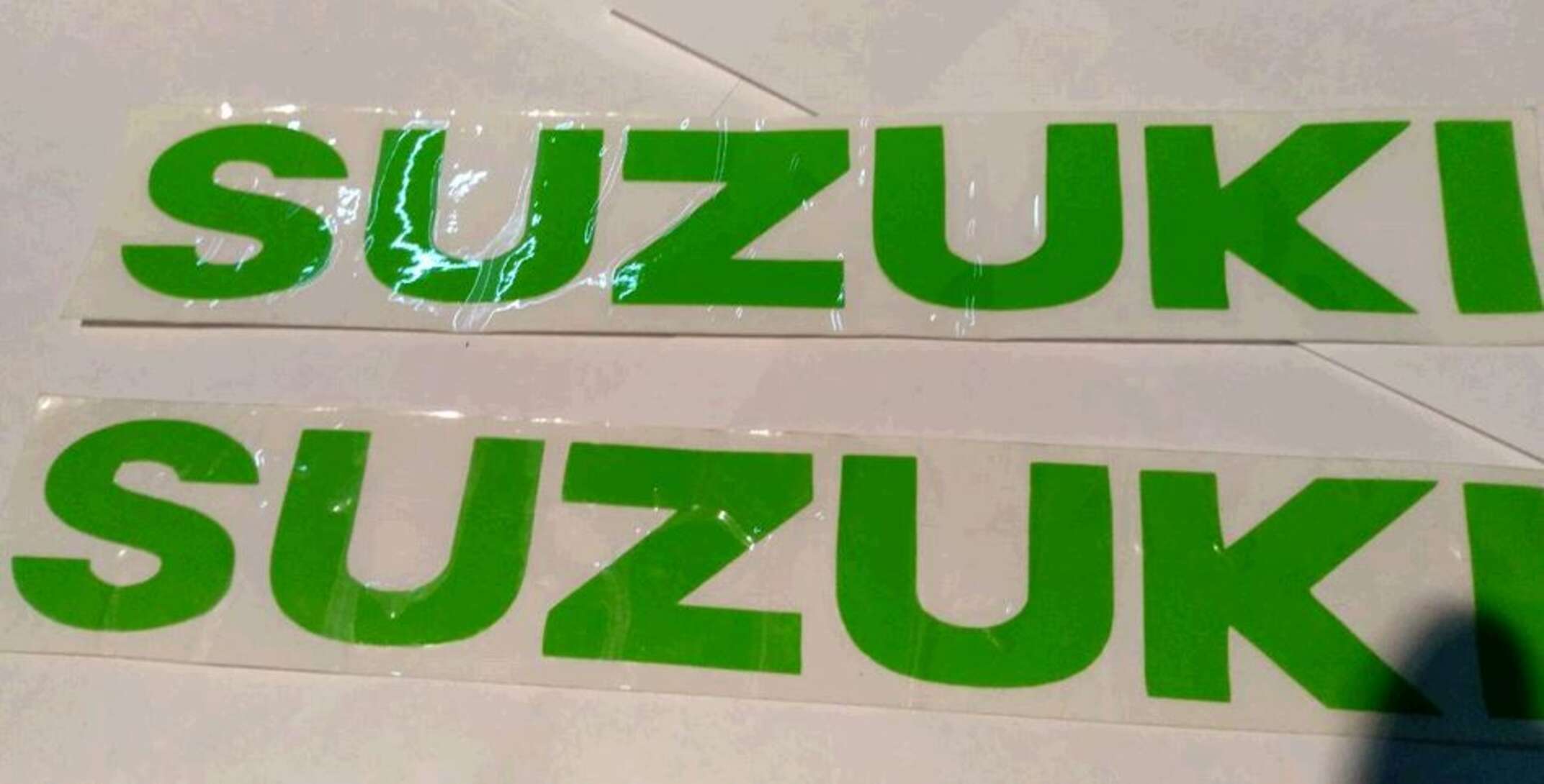 Наклейка буквы SUZUKI (23х6см, 2шт, зеленый)