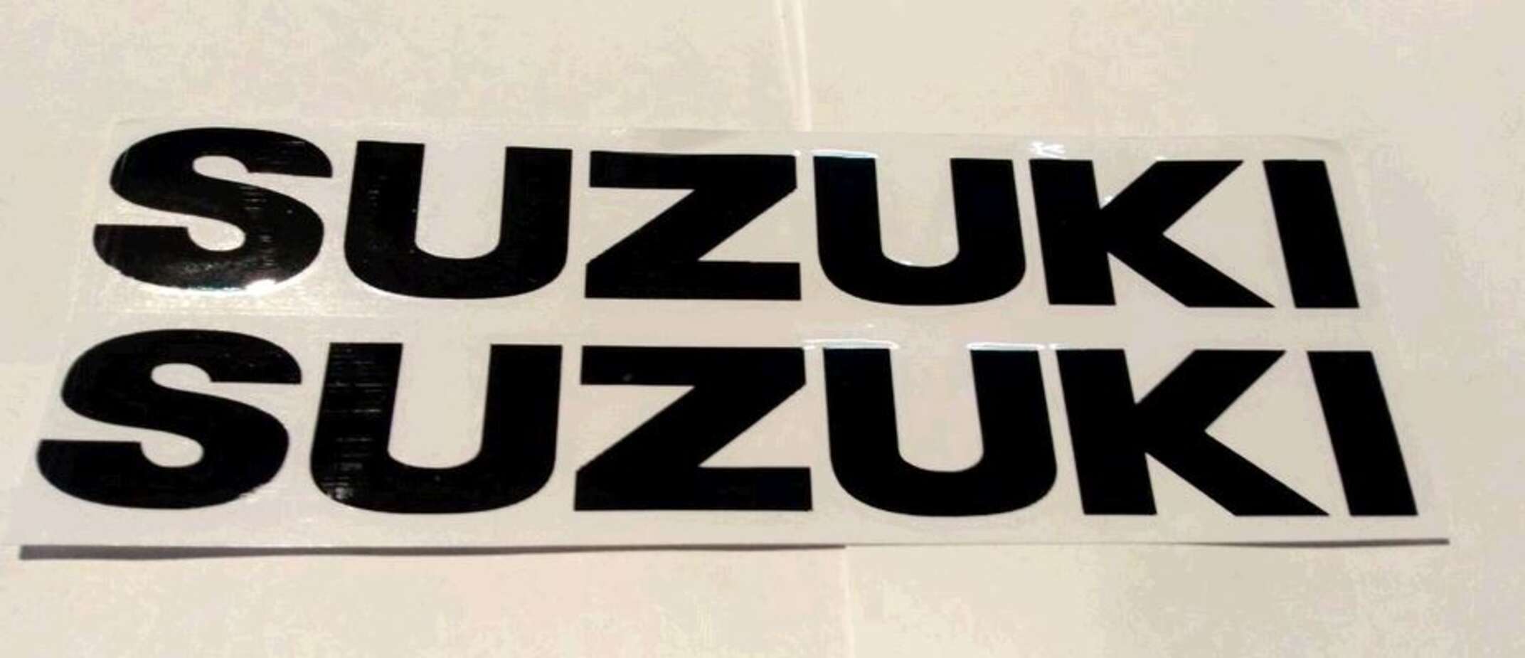 Наклейка буквы SUZUKI (23х4см, 2шт, черные)