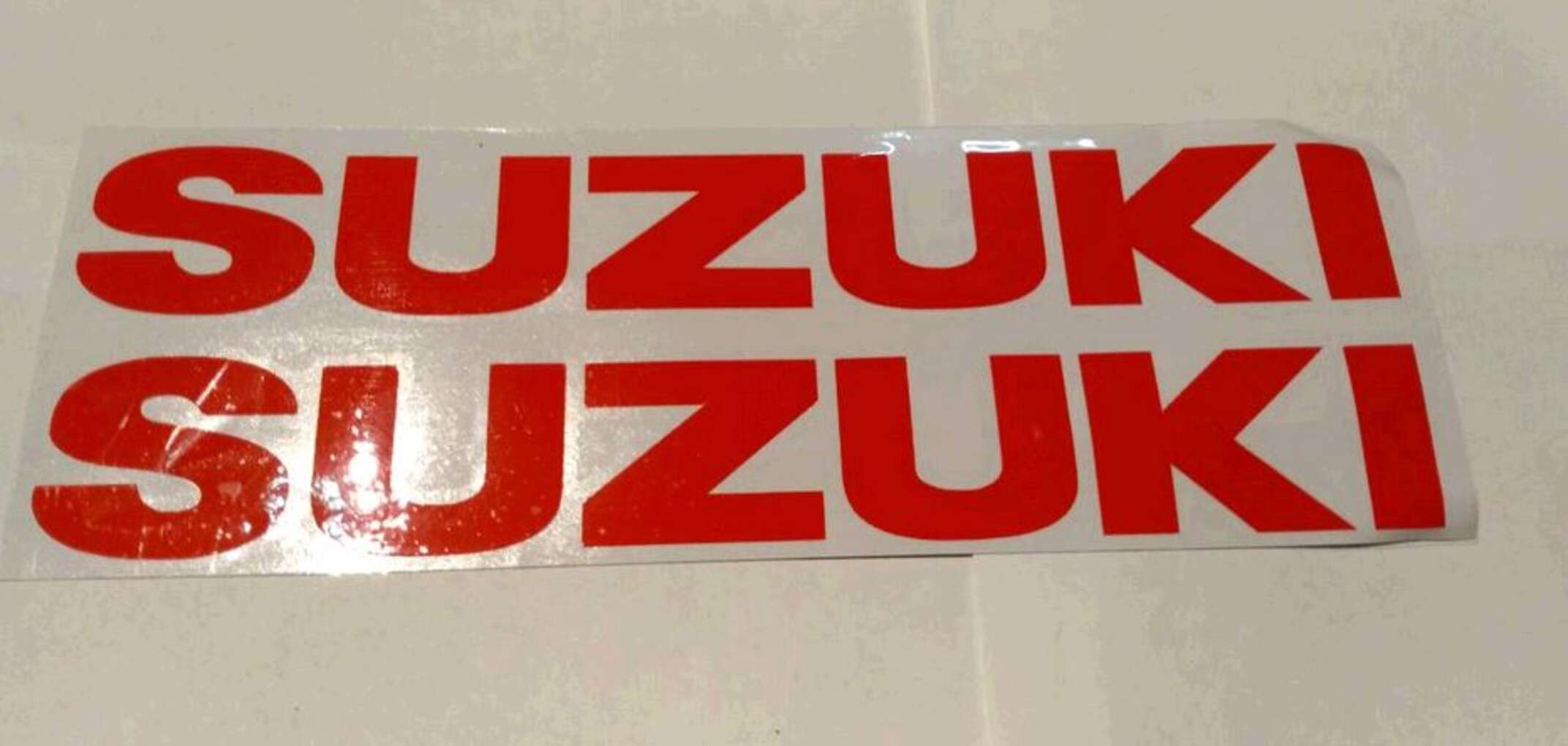 Наклейка буквы SUZUKI (23х4см, 2шт, красные)