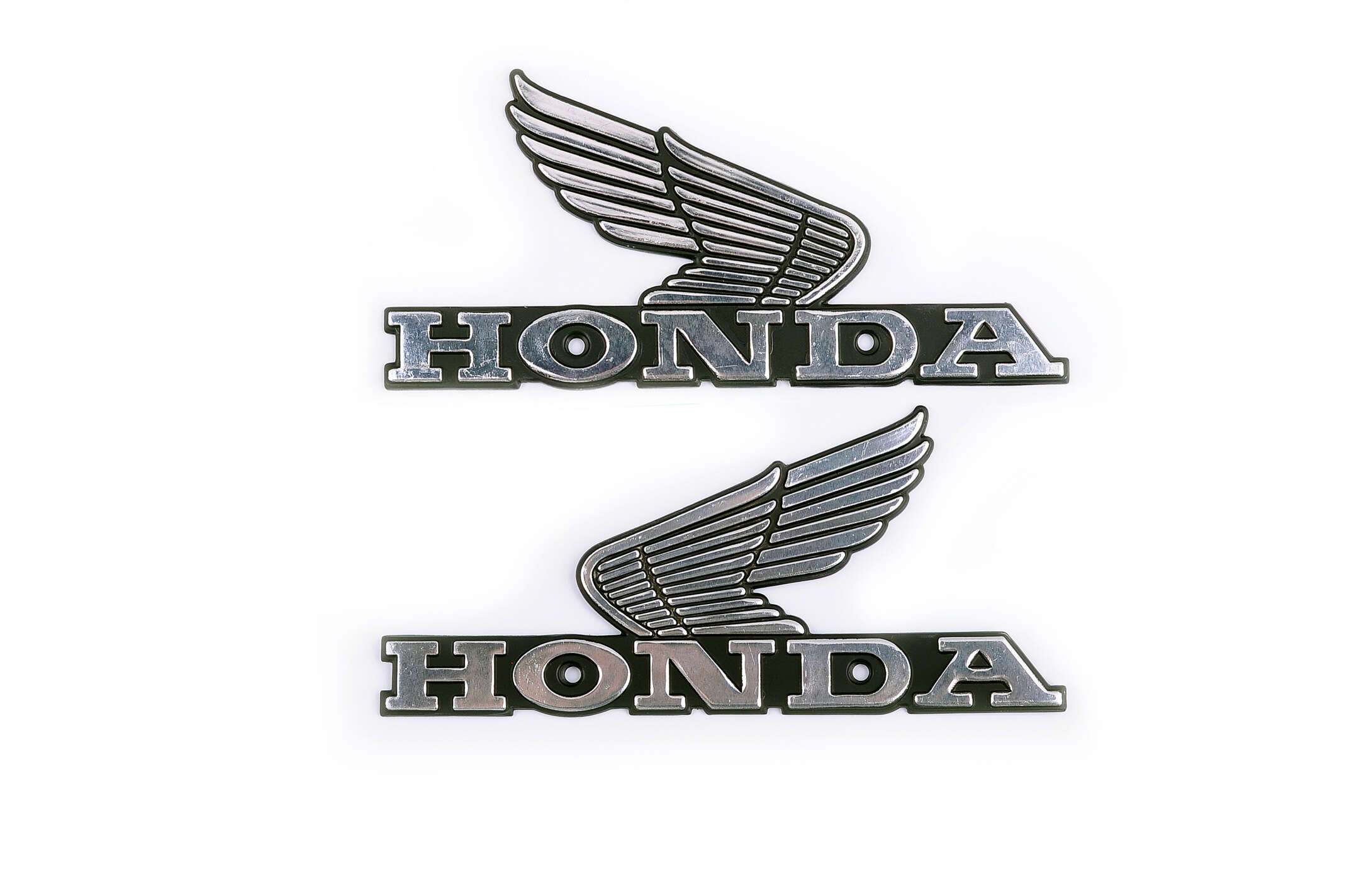 Наклейка шильдик Honda (16x8см, пластик, хром) (#4968)