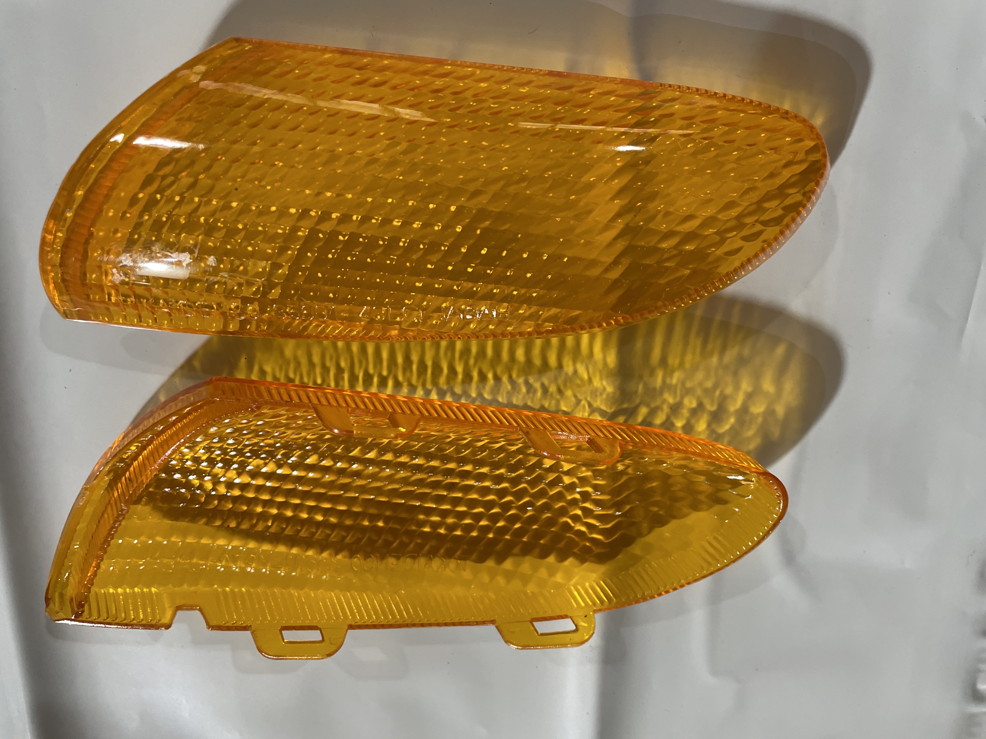 Стекло поворотов перед (пара) Suzuki SEPIA (желтое) PLT