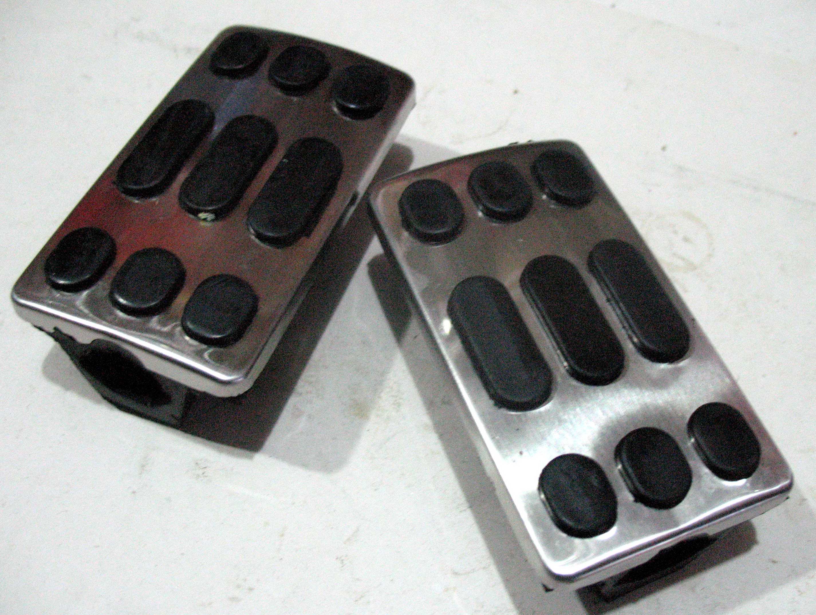 Резинки подножек водителя Delta (черные с хромированной вставкой mod:2) BBC