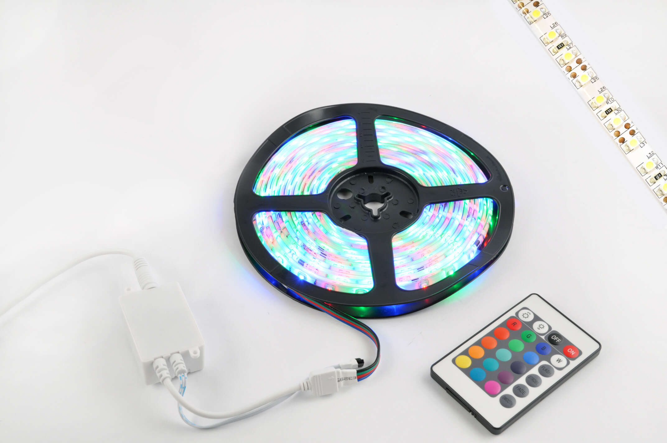 Лента светодиодная SMD 3528 (RGB, влагостойкая, 60 крист/1м, бухта 5м) (+ RGB-контроллер)