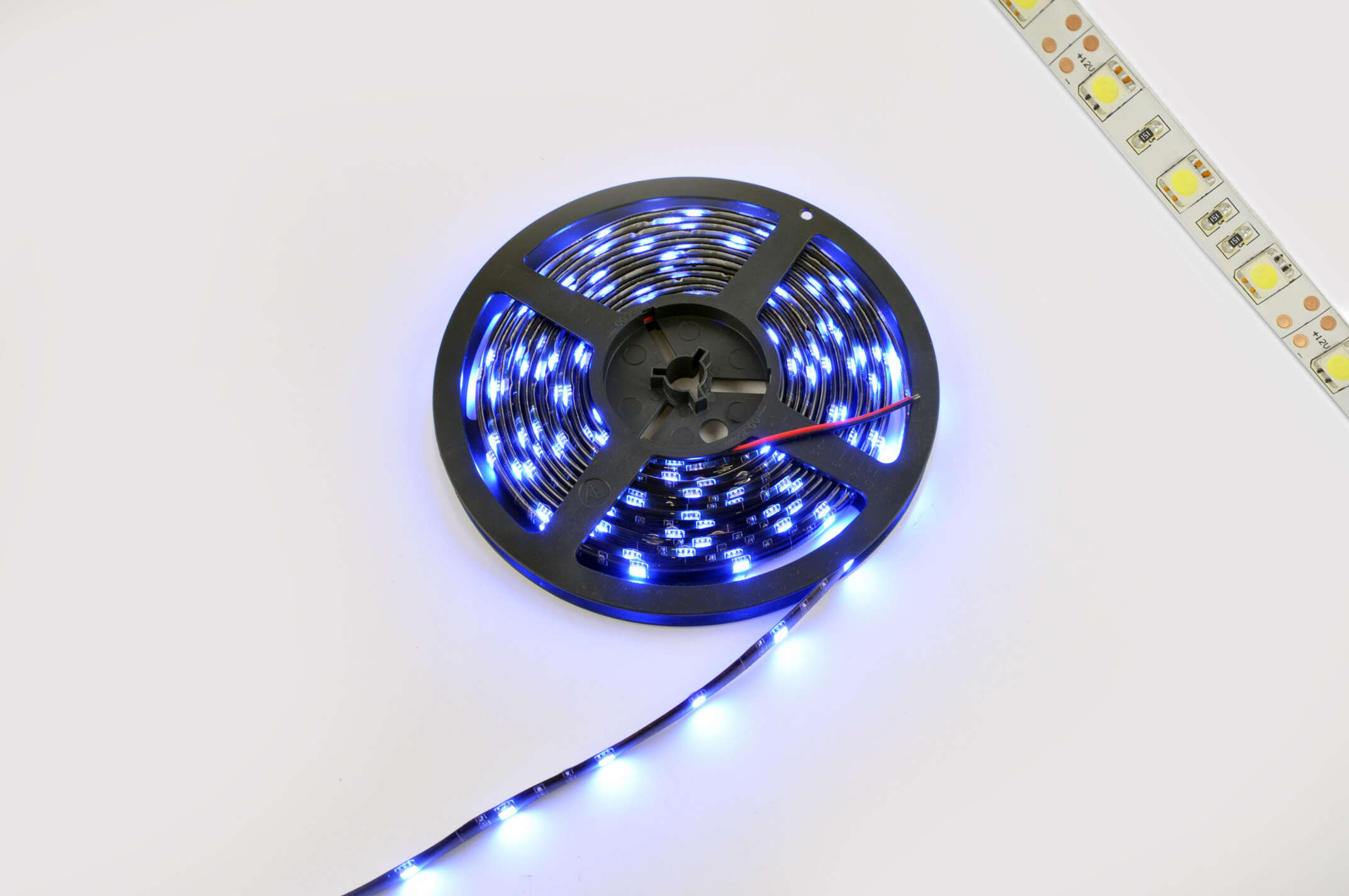 Лента светодиодная SMD 5050 (синяя, влагостойкая, 30 крист/1м, бухта 5м)