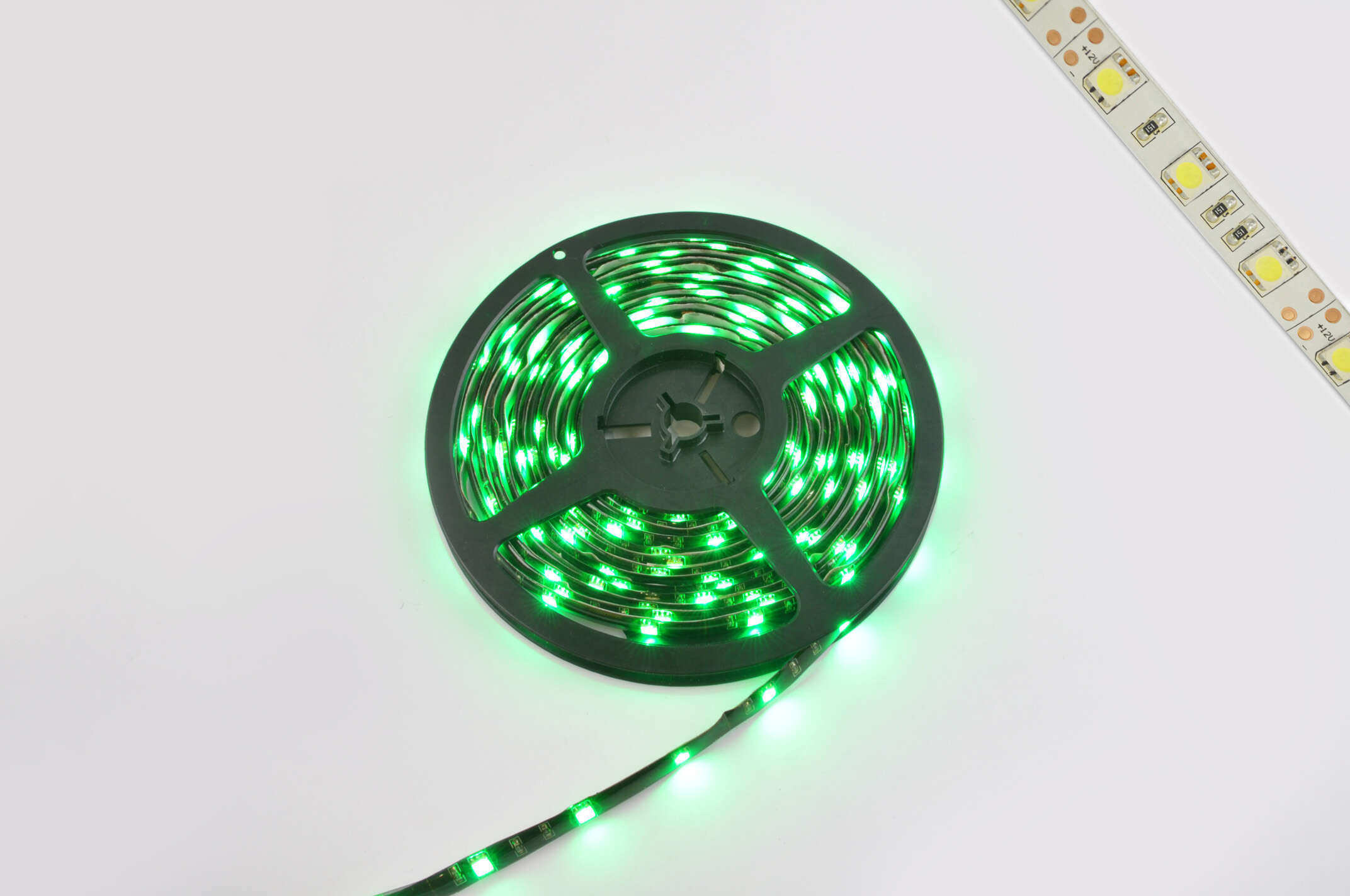 Лента светодиодная SMD 5050 (зеленая, влагостойкая, 30 крист/1м, бухта 5м)