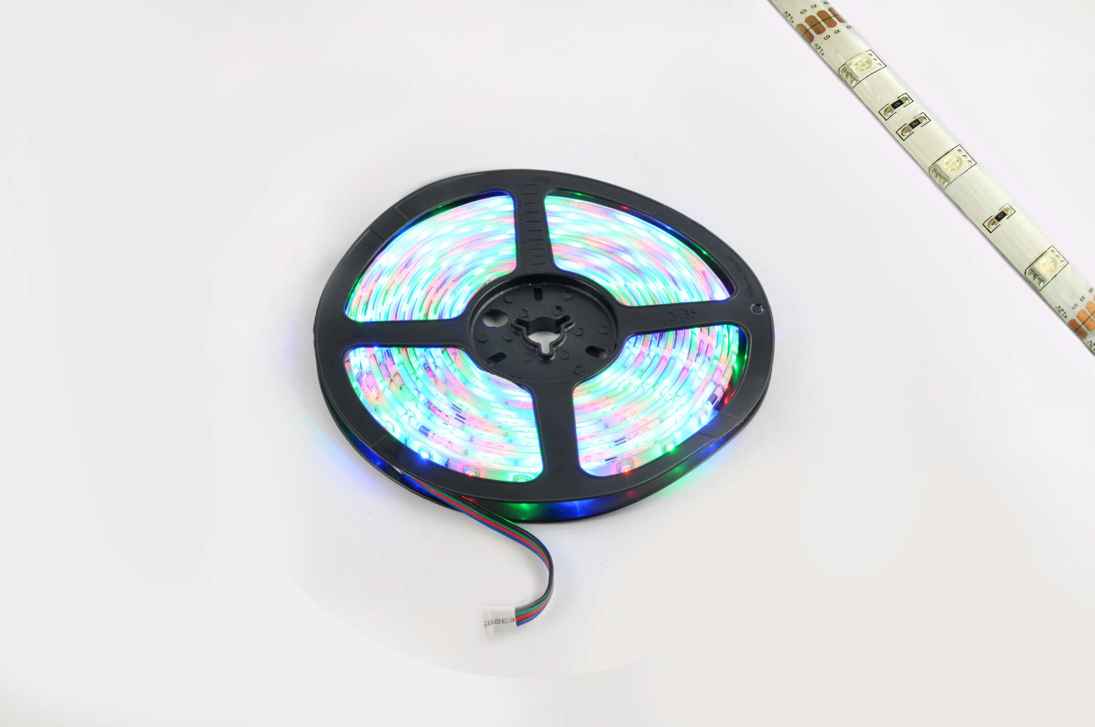 Лента светодиодная SMD 5050 (RGB, влагостойкая, 30 крист/1м, бухта 5м)