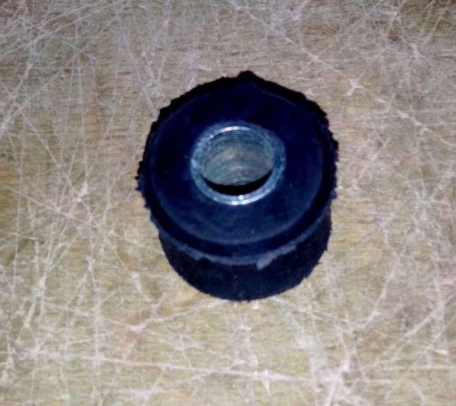 Сайлентблок амортизатора d-10mm [D]