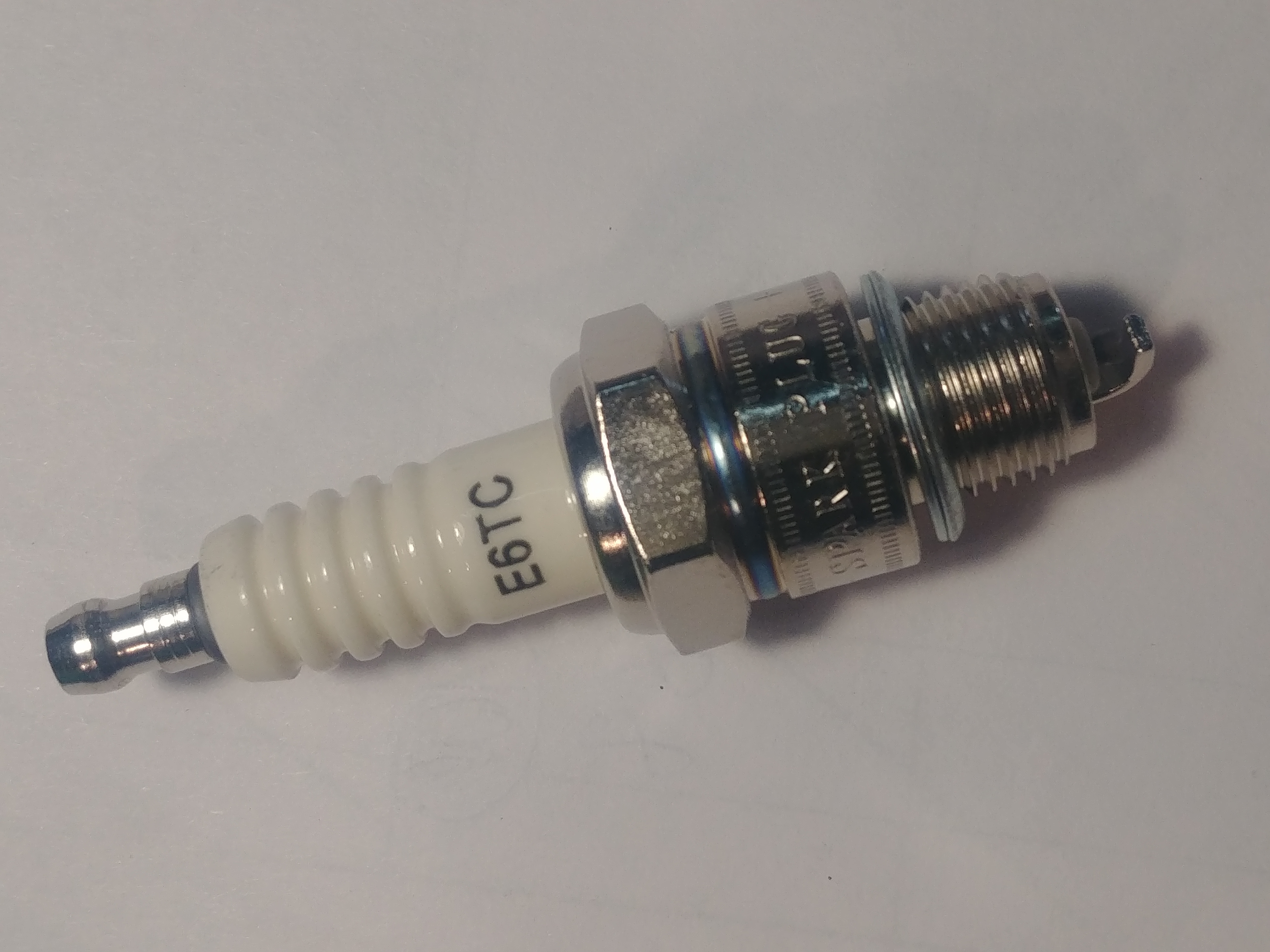 Свеча E6TC M14*1,25 12,7mm (2T скутеры 50-125сс) PLT