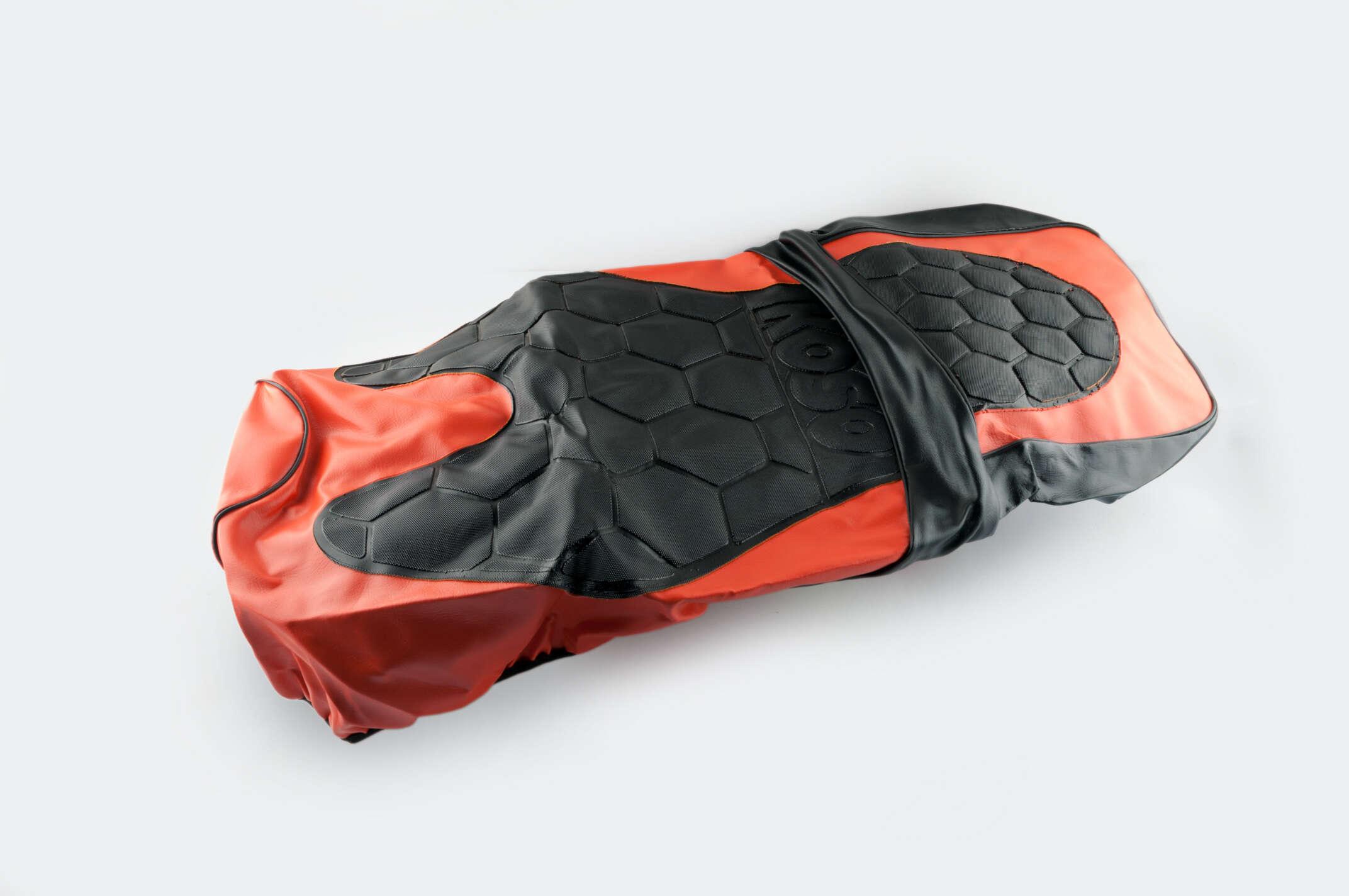 Чехол сиденья Alpha, CG (черно-красный, KOSO) SOFT SEAT