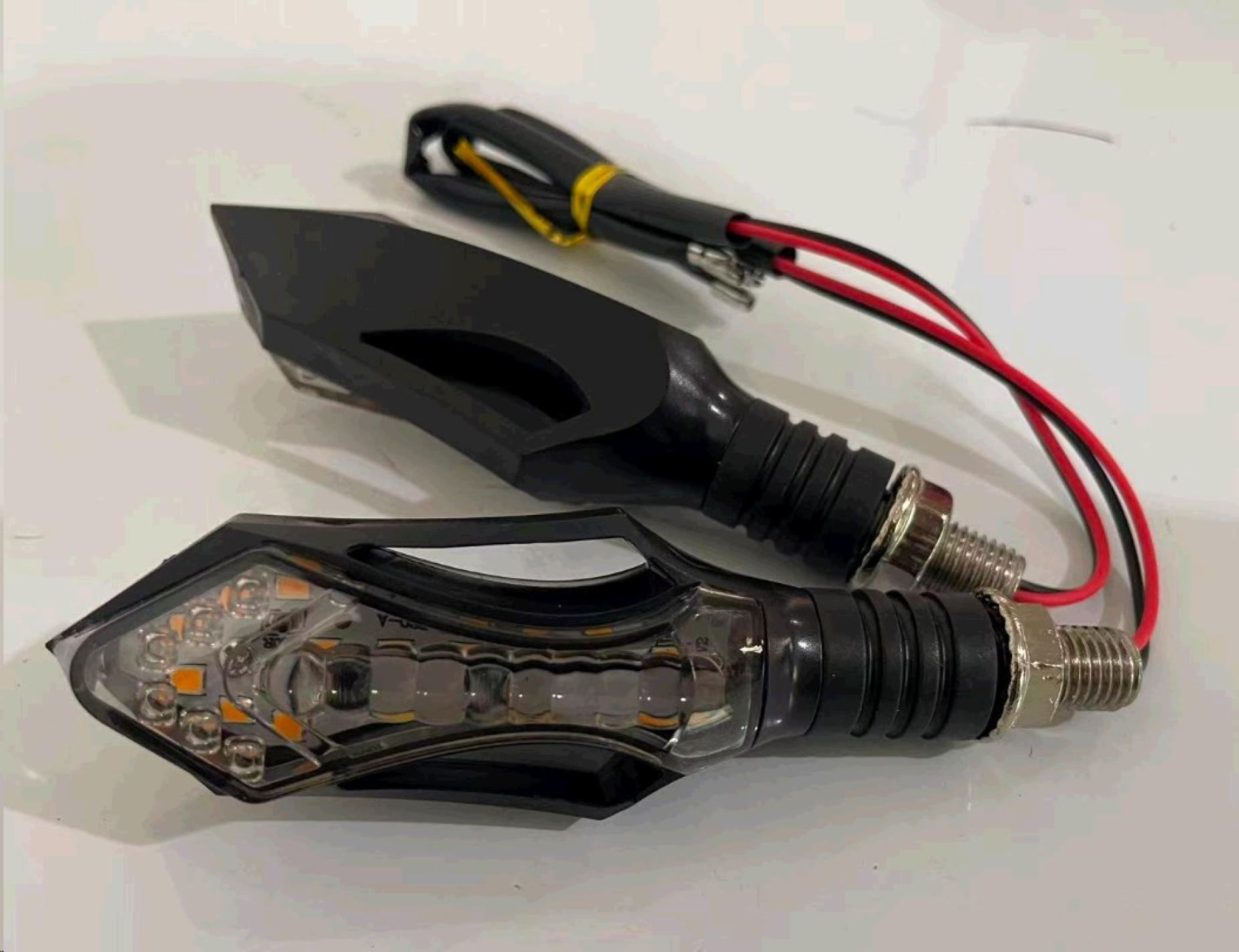 Поворотний діод LED ARROW з отвором ЧОРНИЙ, 2 шт